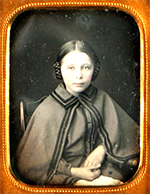 En daguerrotypi av en flicka i 1850-talskläder