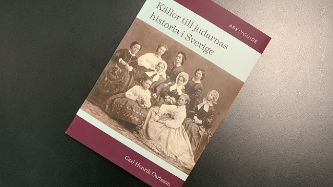 Bokomslag till "Källor till judarnas historia i Sverige" skriven av Carl Henrik Carlsson